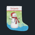 Cute Snowman met Santa Hat Grote Kerstsok<br><div class="desc">Deze schattige kerstbedekking biedt een afbeelding van een sneeuwman met een kerstman. De achtergrond is helder groen en blauw en is voorzien van sneeuwvlokken. Pas deze vakantievoorraad aan voor elk kind.</div>