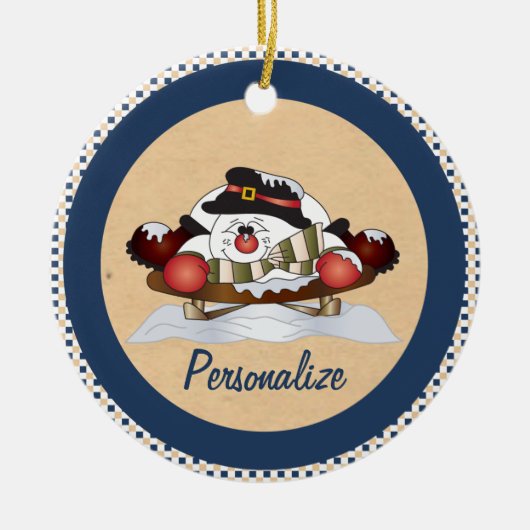 Cute Snowman op een 'Sled Blue'-Ornament Keramisch Ornament (Voorkant)