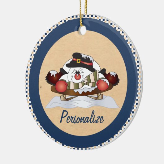 Cute Snowman op een 'Sled Blue'-Ornament Keramisch Ornament (Links)