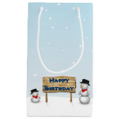 Cute Snowmen die Happy Birthday wenst Klein Cadeauzakje (Voorkant)