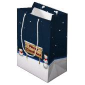 Cute Snowmen die vrolijk kerstfeest wensen Medium Cadeauzakje (Voorkant Gekanteld)