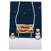 Cute Snowmen die vrolijk kerstfeest wensen Medium Cadeauzakje (Achterkant)