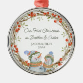 Cute Snowmen en Rustic Winter Berry Wreath Metalen Ornament (Voorkant)