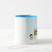 Cute Snowmen met Bord van de Aangepersonaliseerde Mok (Midden)