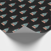 Cute Snowy Christmas Tree Black Cadeaupapier (Hoek)