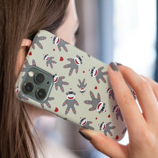 Cute Sock Monkey Met Hartjes Patroon op Taupe iPhone Hoesje