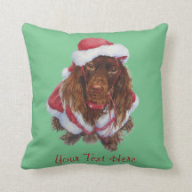 Cute spaniel dog, gekleed voor kerstmis