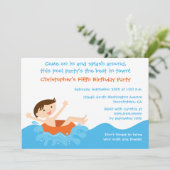 Cute splash boy's poolparty verjaardagsuitnodiging kaart (Staand voorkant)