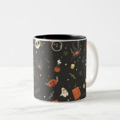 Cute Spooky Whimsical Halloween Pattern Achtergron Tweekleurige Koffiemok (Voorkant rechts)