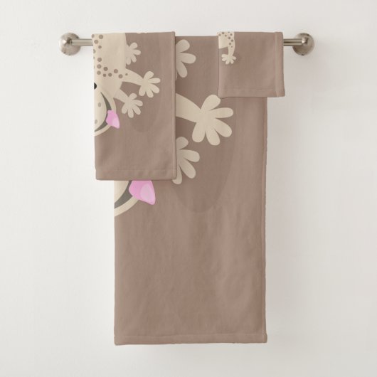 Cute spotted tan gecko cartoon illustration bad handdoek (Insitu)
