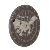 Cute spotted tan gecko cartoon illustration dartbord (Voorkant Links)