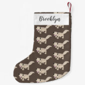 Cute spotted tan gecko cartoon illustration kleine kerstsok (Achterkant)