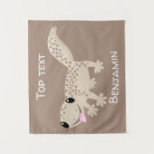 Cute spotted tan gecko cartoon illustration wandkleed (Voorkant)
