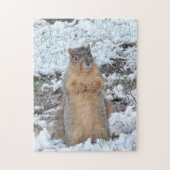 Cute Squirrel die opstaat in de sneeuwwinter Legpuzzel (Verticaal)