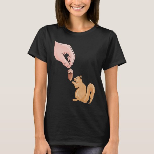 Cute Squirrel Feeding  Food Squirrel Cute Animal T-shirt (Voorkant)