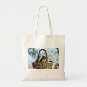 Cute Squirrel in een mandje in de winter Tote Bag