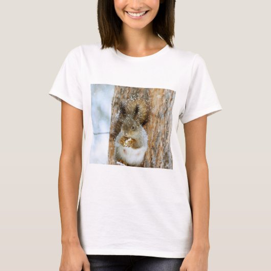 Cute Squirrel in een winterlandschap T-shirt (Voorkant)