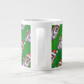 Cute St. Bernard in Pet Pattern on Green Grote Koffiekop (Achterkant)