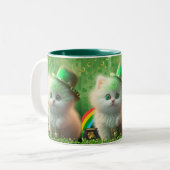 Cute St Patricks Day Cat Rainbow Gold, gepersonali Tweekleurige Koffiemok (Voorkant links)