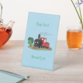 Cute stoomtrein cartoon illustratie reclamebord met voetstuk (Insitu)