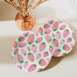 Cute Strawberry Pattern Papieren Bordje<br><div class="desc">Schattigee aardbeienpatroon papieren borden.</div>