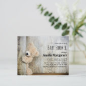 Cute Stuffed Beer Rustic Wood Backdrop Baby shower Uitnodiging Briefkaart (Staand voorkant)
