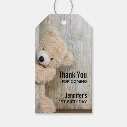 Cute Stuffed Beer Rustic Wooden Backdrop Birthday Cadeaulabel (Voorkant)