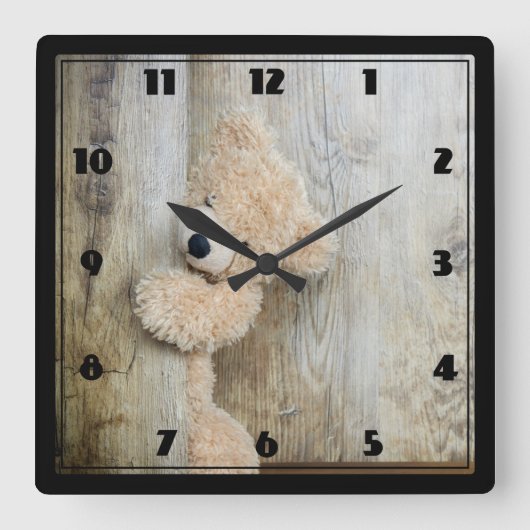 Cute Stuffed Beer Rustic Wooden Backdrop Vierkante Klok (Voorkant)