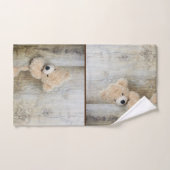 Cute stuffed Beer Rustic Wooden Wall Bad Handdoek (Handdoek)