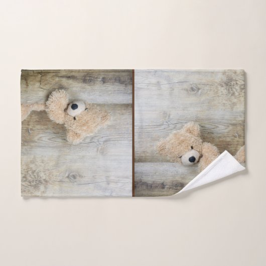 Cute stuffed Beer Rustic Wooden Wall Bad Handdoek (Handdoek)