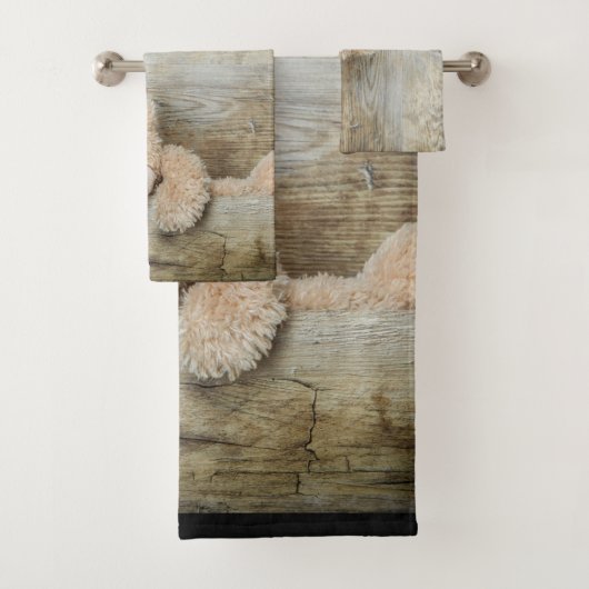 Cute stuffed Beer Rustic Wooden Wall Bad Handdoek (Insitu)