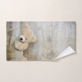 Cute stuffed Beer Rustic Wooden Wall Bad Handdoek (Handdoek)