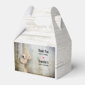 Cute stuffed Beer Rustic Wooden Wall Bedankdoosjes (Voorkant Zijde)