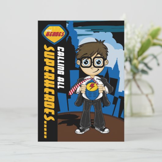 Cute Superheld Boy Party Invite Kaart (Staand voorkant)