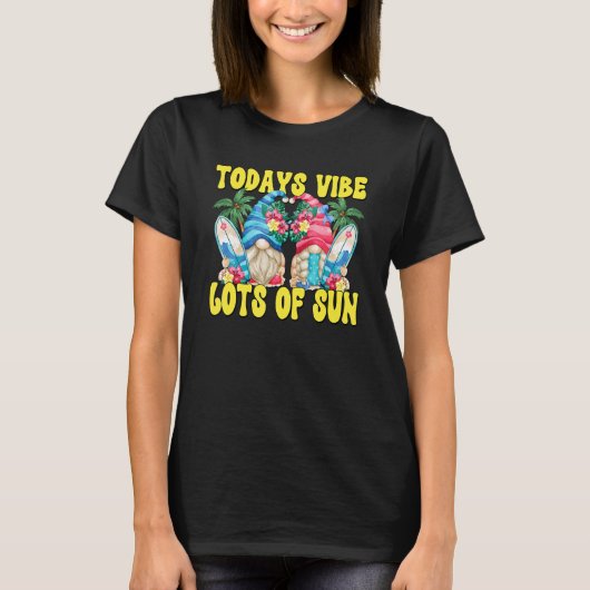 Cute Surf Beach Vacation Gnomes For Groups And Sum T-shirt (Voorkant)