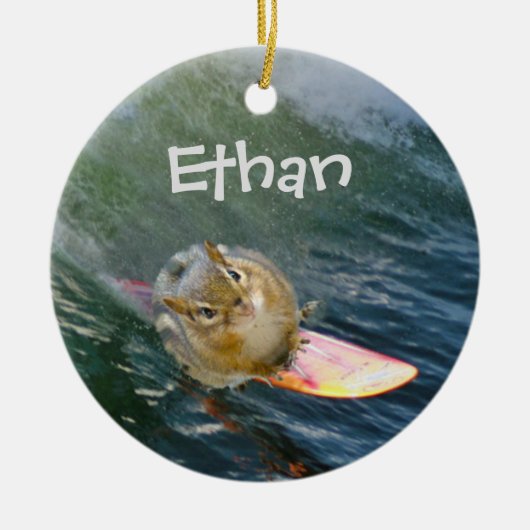 Cute Surfing Chipmunk personaliseren Keramisch Ornament (Voorkant)