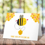 Cute Sweet Kawaii Bumble Bee Birthday Buzzing by Bedankkaart<br><div class="desc">"Bedankt voor het ronddraaien." Een mooi, speels beeld van een schattige kawaï bijen, bijenkorf, lappendeken van honingraat en een oranje geel kalligrafiekscript over wit, helpen je waardering tot uitdrukking te brengen. Meer honingraat, een extra bij, plus zachte grijze typografie en de binnenkant. Zeg dank u aan uw gasten met deze...</div>