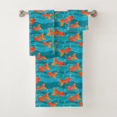 Cute Swimming Goldfish & Water Pattern Bad Handdoek (Insitu)