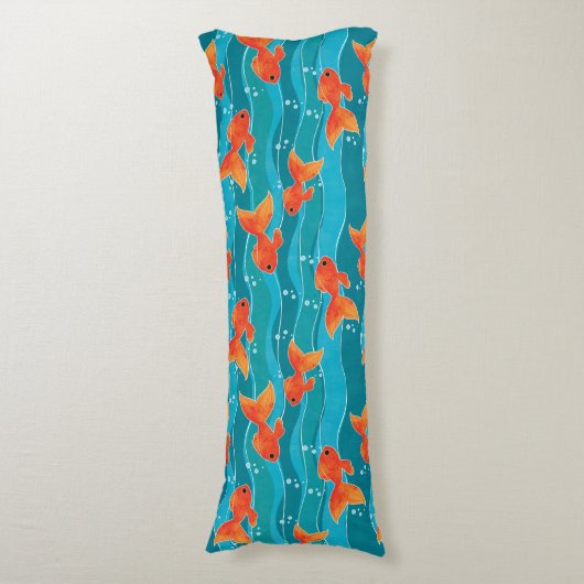 Cute Swimming Goldfish & Water Pattern Lichaamskussen (Voorkant Verticaal)