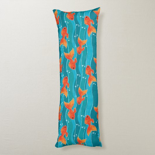 Cute Swimming Goldfish & Water Pattern Lichaamskussen (Achterkant (Verticaal))