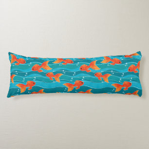 Cute Swimming Goldfish & Water Pattern Lichaamskussen