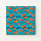 Cute Swimming Goldfish & Water Pattern Notitieboek (Achterkant)