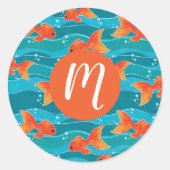 Cute Swimming Goldfish & Water Pattern Ronde Sticker (Voorkant)