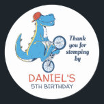 Cute T-Rex Cartoon Dinosaur Kids Birthday Party Ronde Sticker<br><div class="desc">Kute party gunsten voor kinderen,  jongens of meisjes die van dinosaurussen houden en t-rex. Ideaal voor kinderen op verjaardagsfeestje,  feestvieren en dankjewel op het label. U kunt de tekst voor baby shower of andere gelegenheid en partij ook aanpassen.</div>
