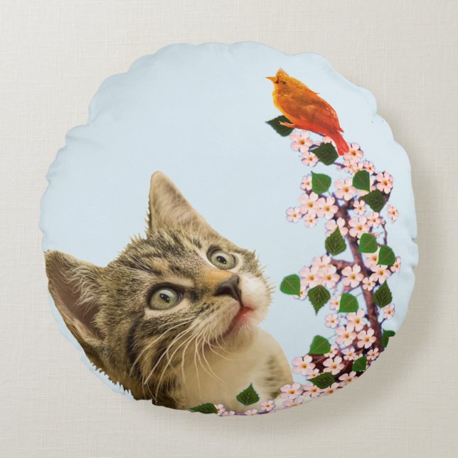 Cute Tabby Cat, Flowers & Birdy on Light Blue Rond Kussen (Voorkant)