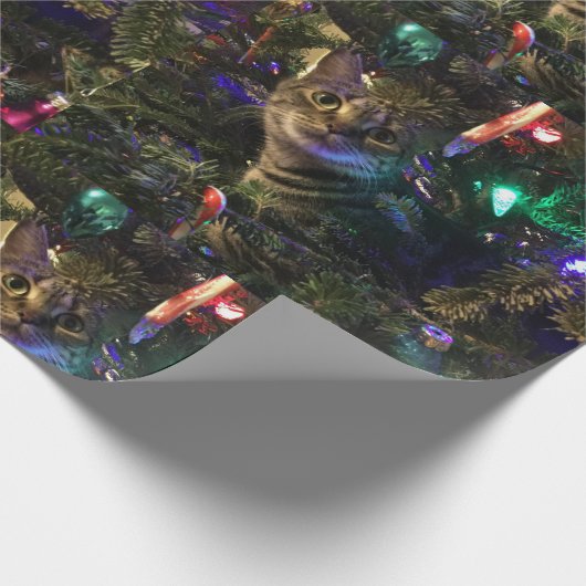 Cute Tabby Cat in kerstboom Cadeaupapier (Hoek)