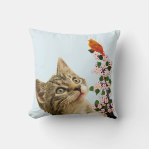 Cute Tabby Cat & Little Bird on Light Blue Kussen