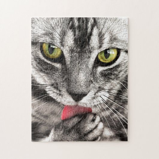 Cute Tabby Cat Wassen het gezicht Legpuzzel (Verticaal)