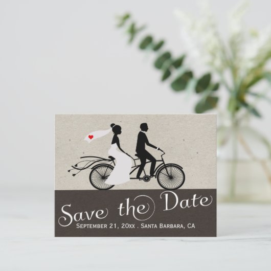 Cute Tandem Bike Bride and Groom Wedding Aankondigingskaart (Staand voorkant)