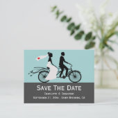 Cute Tandem Bike Bride and Groom Wedding Announcem Aankondigingskaart (Staand voorkant)
